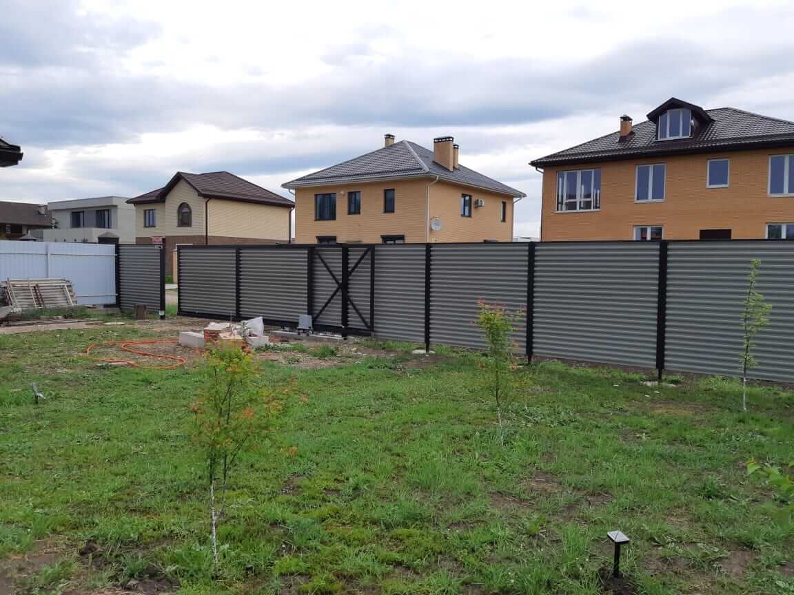zabor-zhalyuzi-ral8019-temnyy-shokolad-foto3 в Экибастузе