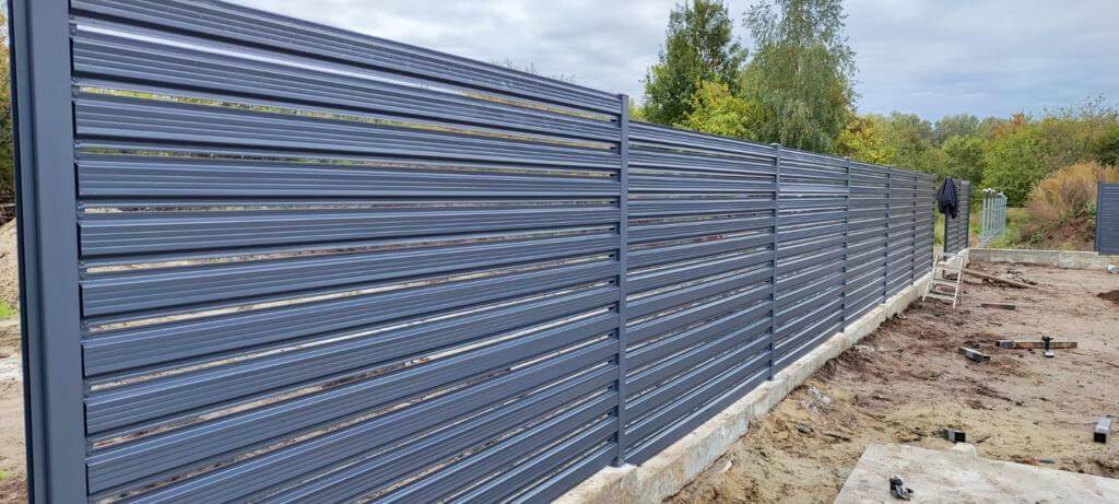 забор из штакетника ral7024/7024 серый графит двусторонний фото8 в Экибастузе