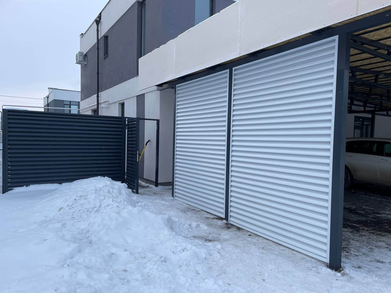 Парковочное место из ламелей Еврожалюзи RAL9003/9003 Белый двусторонний фото 1 в Экибастузе