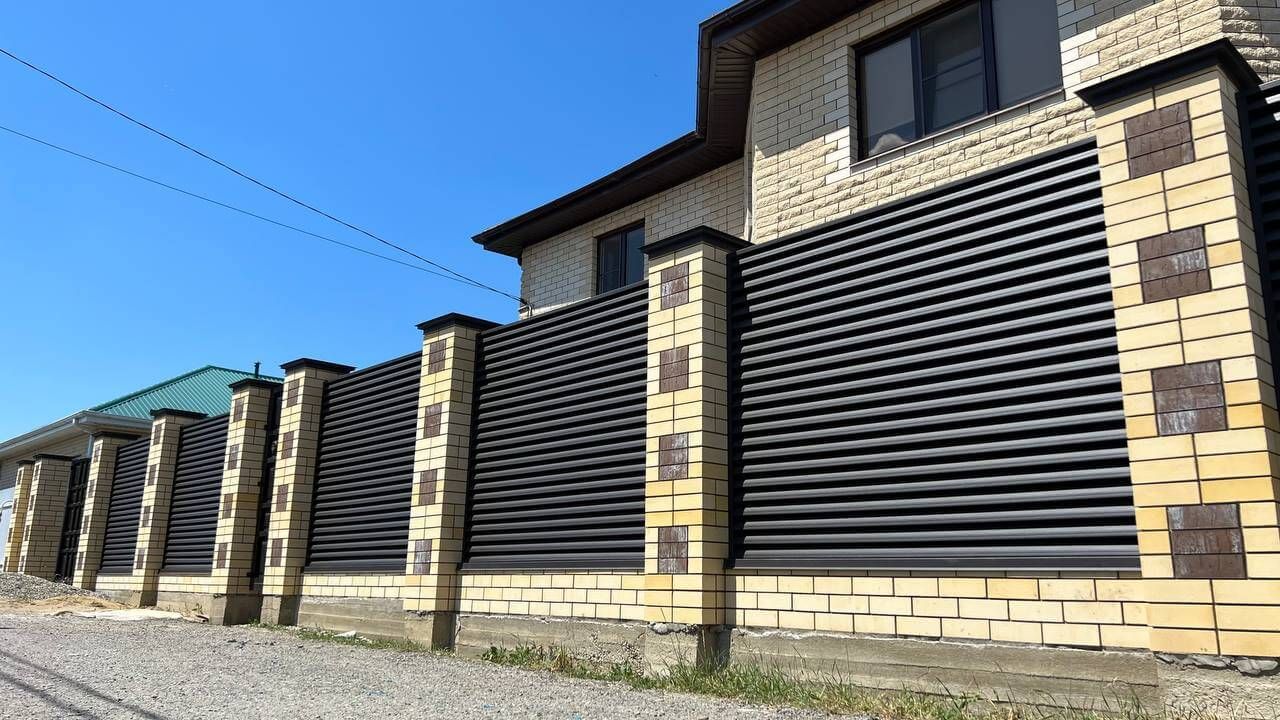 Забор-жалюзи 45м RAL8019 Темный Шоколад матовый в Экибастузе