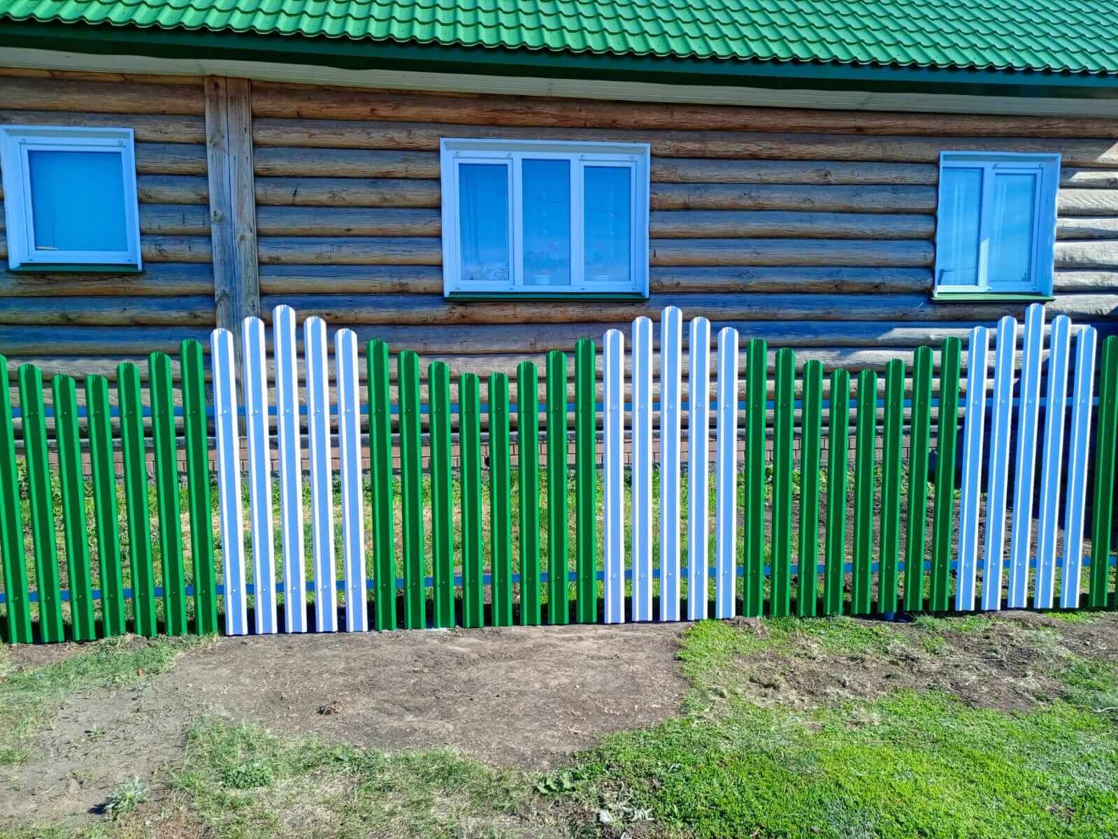 Забор из штакетника 18м в двух цветах RAL9003 Белый + RAL6029 Зеленая Мята в Экибастузе