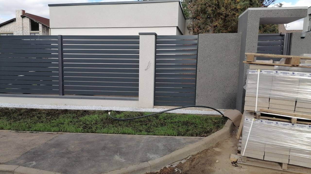 Забор-ранчо из металлопланкена 36м RAL7024 Серый Графит фото 8 в Экибастузе