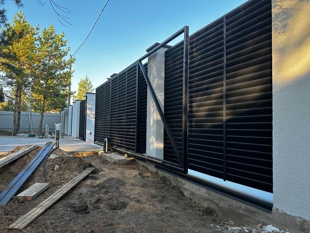 Забор-жалюзи 18м RAL9005/9005 Черный двухсторонний МАТТЕ фото 1 в Экибастузе