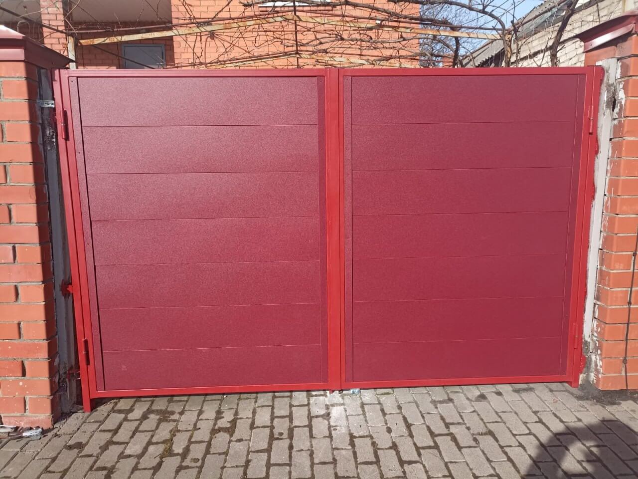 Ворота и калитка из металлопланкена 4м RAL3005 Красное Вино, Стальной Бархат фото 1 в Экибастузе