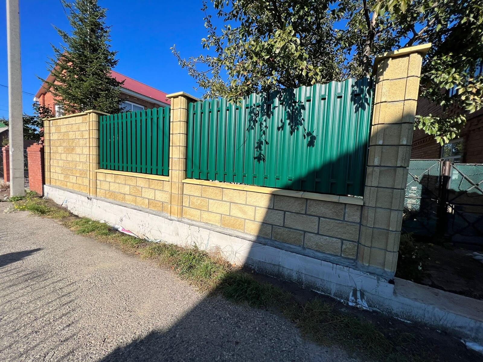 Забор из евроштакетника 22м RAL6005/6005 Зеленый Мох двусторонний фото 4 в Экибастузе