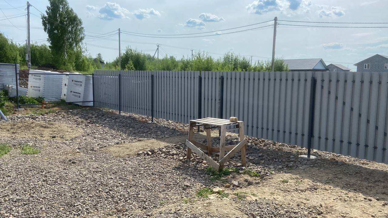 Забор из евроштакетника 16м RAL7024 Серый Графит фото 1 в Экибастузе