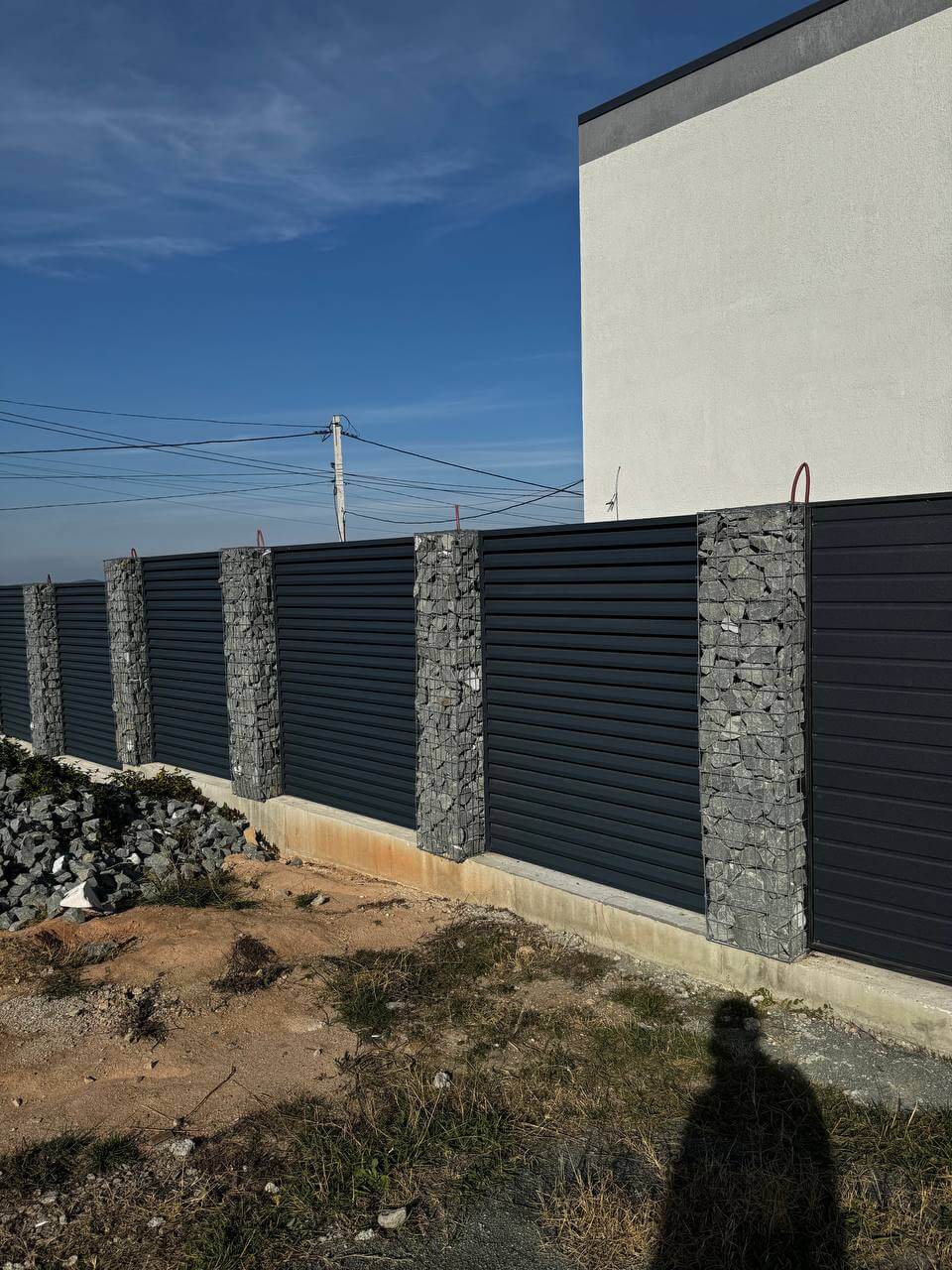 Забор-жалюзи из ламелей ЭКО-Z-US усиленных 36м RAL7024/7024 Серый Графит двусторонний МАТТЕ фото 6 в Экибастузе