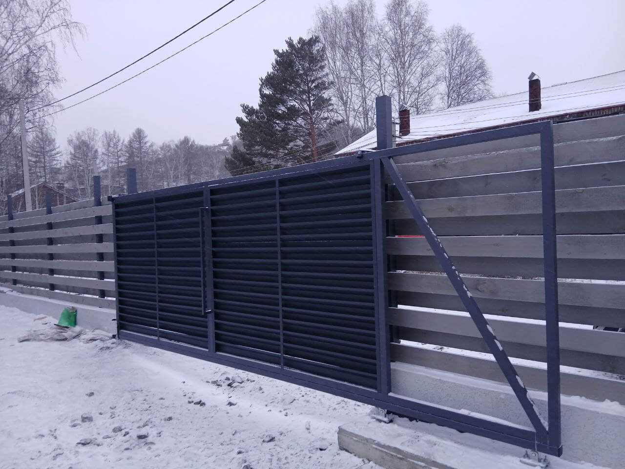 Входная группа из ламелей Хай-Тек RAL7024/7024 Серый Графит двусторонний МАТТЕ фото 4 в Экибастузе