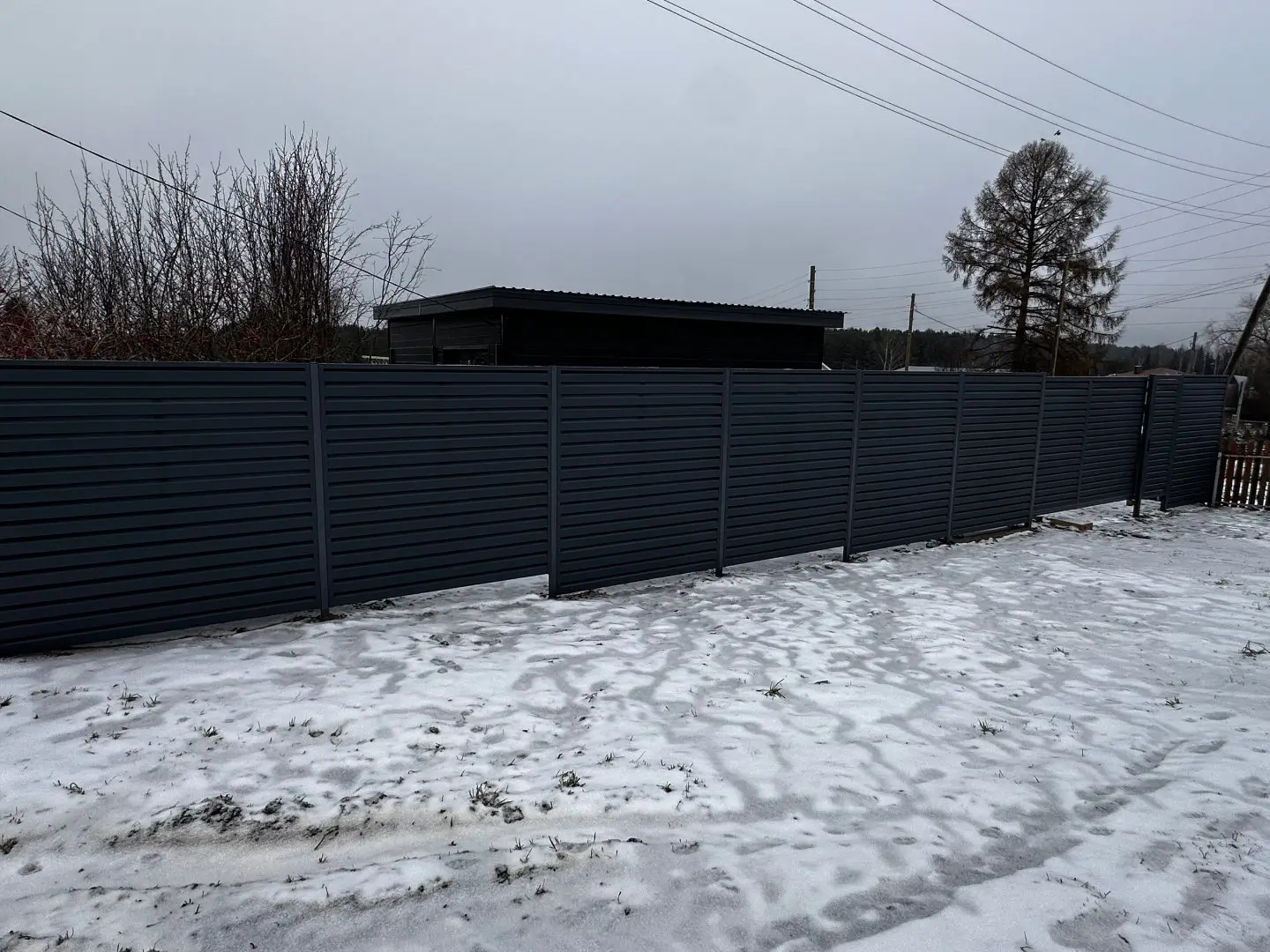 Забор-жалюзи из ламелей Хай-Тек 20м RAL7024/7024 Серый Графит двусторонний МАТТЕ фото 3 в Экибастузе